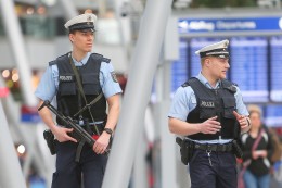 
			Er wollte doch nur schlichten: Säufer schlägt in Dortmund Polizisten mit Bierflasche