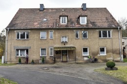 
			Auktion: Für 140.000 Euro – Unbekannter ersteigert ganzes Dorf in Bandenburg