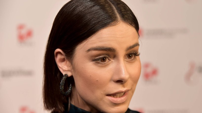 Lena Meyer Landrut Unterschreibt Auf Plakat Sie Hätte Besser Hinsehen 