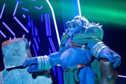 
			„Der Ork“ bei „The Masked Singer” gibt Rätsel auf: Fans sicher – SIE muss es sein