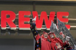 
			Rewe in Köln: Supermarkt bietet ausgerechnet DAS für alle Jecken an Karneval an