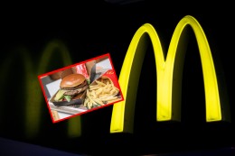 
			McDonald's: Mann gönnt sich Burger – als er die Packung öffnet, erwartet ihn eine böse Überraschung